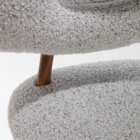 <a href="https://www.galeriegosserez.com/artistes/donnersberg-emma.html">Emma Donnersberg</a> - Cloud chair Stratus - Noyer/Ella